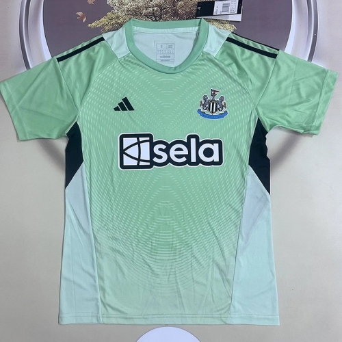25/26 Newcastle Goalkeeper Green Fans Soccer Jersey