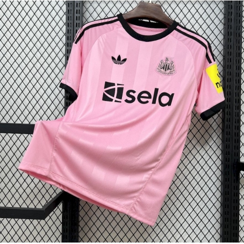 2025/2026 Newcastle United Goalkeeper Pink Soccer Jersey