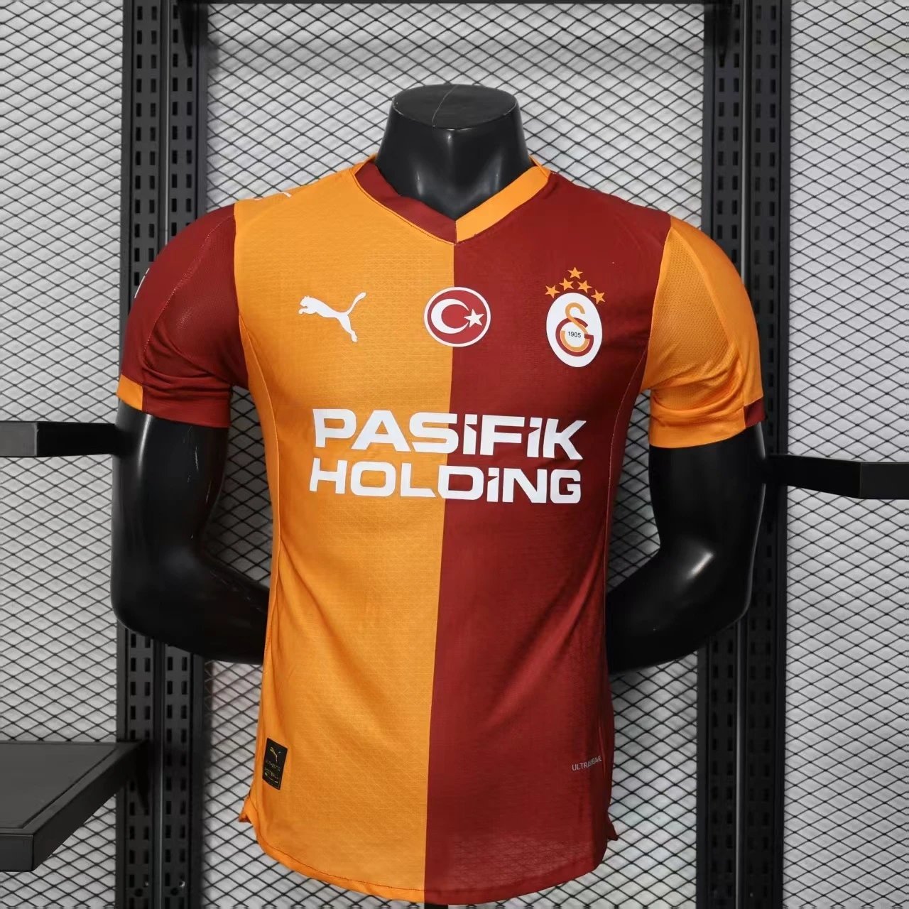 2025/2026 Player Version Galatasaray Home Football Shirt
