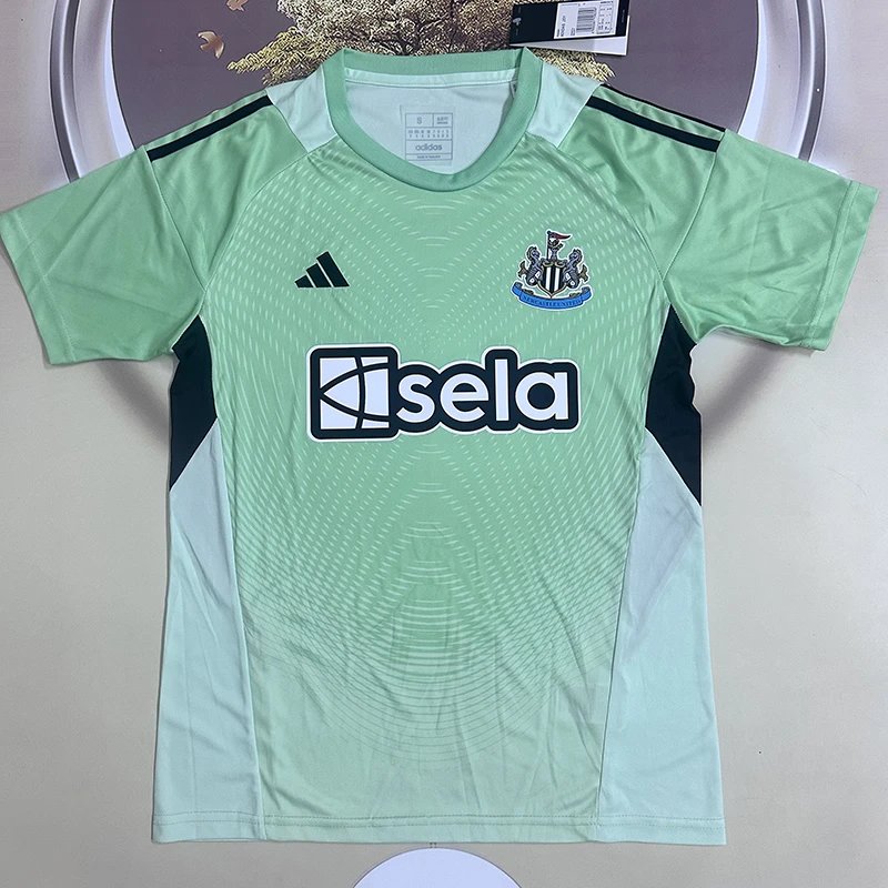 25/26 Newcastle Goalkeeper Green Fans Soccer Jersey